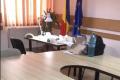Servicii de manichiura oferite in sala de sedinte a primariei comunei bacauane Balcani. Edilul: A fost o greseala