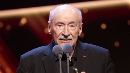 <span style='background:#EDF514'>LA MULTI ANI</span>, Victor Rebengiuc! Actorul a implinit onorabila varsta de 90 de ani