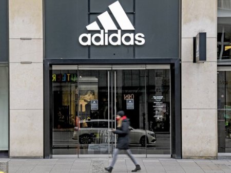 Prabusire pe bursa: Actiunile Adidas au scazut vineri cu 11%, dupa ce compania a anuntat o potentiala pierdere de 700 de milioane de euro in urma incetarii colaborarii cu Kanye West. Cifrele vorbesc de la sine