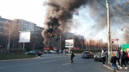 Incendiu in Bucuresti, dupa ce un loc de joaca de pe bulevardul <span style='background:#EDF514'>NICOLAE GRIGORESCU</span> a fost cuprins de flacari