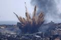 Explozii in <span style='background:#EDF514'>GAZA</span>, Israelul afirma ca a lovit o fabrica de rachete Hamas