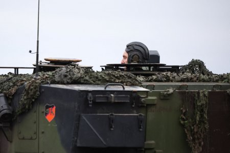 Soldatii ucraineni invata sa foloseasca tancurile Leopard 2