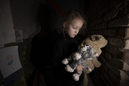 Rusia a retinut si relocat fortat cel putin 6.000 de copii ucraineni, in scopul „reeducarii” acestora, arata un raport american
