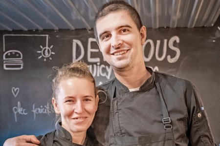 Afaceri de la Zero. Cum au crescut. Paul Petri si Viorica Nechiti, fondatorii restaurantului Meat Up din Cluj, asteapta 4,5 mil. lei afaceri in 2023 dupa ce au deschis si in Floresti