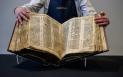 Cea mai veche Biblie eb<span style='background:#EDF514'>RAICA</span> din lume, aproape completa, va fi scoasa la licitatie