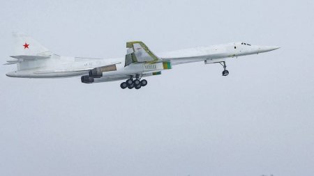 Noul <span style='background:#EDF514'>BOMBARDIER</span> nuclear supersonic Tu-160M este gata, anunta presa rusa de stat. Botezat dupa numele primei femei care a ajuns in spatiu
