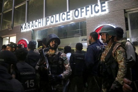 5 morti si 11 raniti, dupa un atac islamist asupra unei sectii de politie din Pakistan