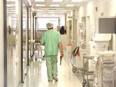 Un medic din Iasi a fost retinut in dosarul stimulatoarelor cardiace luate de la cadavre: 238 de dispozitive