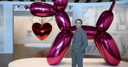O sculptura realizata de celebrul artist Jeff Koons, sparta accidental in timpul unui vernisaj la Miami