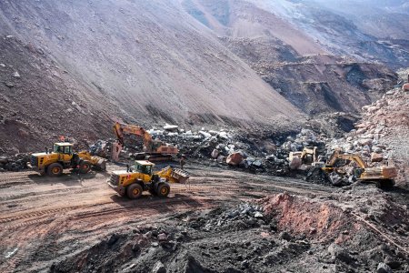 Șase morti si 47 de disparuti dupa surparea unei mine de carbune in China