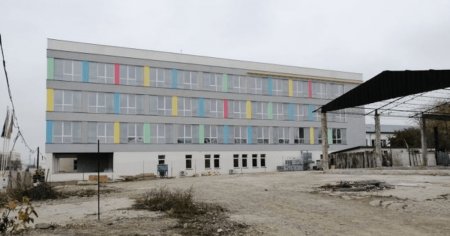 Spital nou-nout cu <span style='background:#EDF514'>LACAT</span>ul pe usa, la patru ani de la finalizarea lucrarilor. Epopeea romaneasca a unei investitii in sanatate