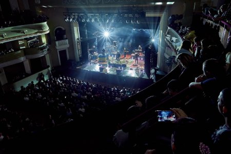 Rockerii ucraineni de la BoomBox au concertat in Teatrul Dramatic din Mariupol cu doua zile inainte de invazia rusa: 