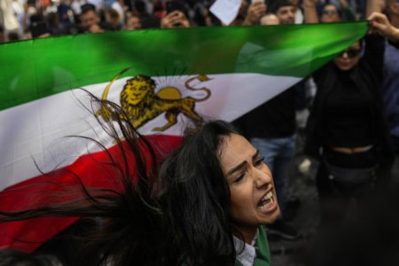 Sute de fete au fost otravite in Iran pentru a provoca <span style='background:#EDF514'>INCHIDEREA SCOLILOR</span> de fete