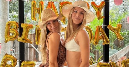 Frumusete la dublu! Eugenie Bouchard si sora ei <span style='background:#EDF514'>GEAMAN</span>a, in costume de baie, de ziua lor