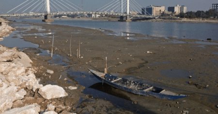Fluviile <span style='background:#EDF514'>TIGRU</span> si Eufrat au o scadere alarmanta a nivelului apelor in Irak. Conducerea de la Bagdad da vina pe Turcia si Iran