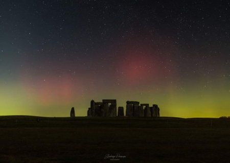 Aurore boreale spectaculoase, vazute la Stonehenge