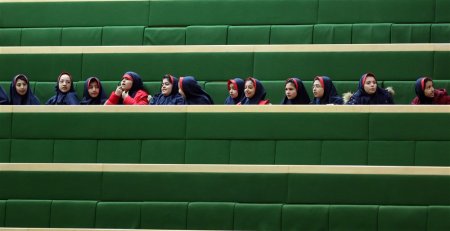 Alte zeci de eleve din Iran au ajuns la spital, dupa ce au fost <span style='background:#EDF514'>OTRAVIT</span>e. Este cel mai recent atac din seria de incidente din ultimele trei luni