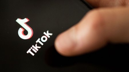 Parlamentul European interzice aplicatia TikTok pe telefoanele angajatilor