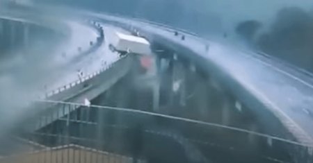 Un TIR explodeaza pe o autostrada din Italia. Imaginile au un puternic impact emotional