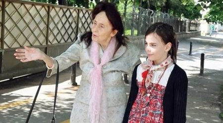 Obiceiul Adrianei Iliescu: Daca aveam bani, mergeam la o terasa. È˜i pe Eliza, fiica ei, a invatat-o asa