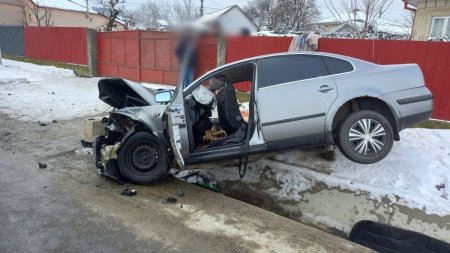 Un tanar din Suceava, cu permis de conducere de <span style='background:#EDF514'>NUMAI O ZI</span>, si-a bagat in spital cinci colegi