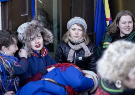 Greta Thunberg si-a facut aparitia in Norvegia: protest impotriva parcului eolian care ameninta renul