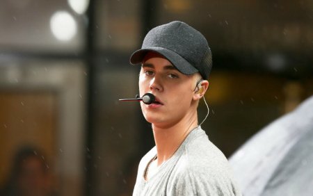 Justin Bieber si-a anulat toate <span style='background:#EDF514'>CONCERTE</span>le din turneul Justice. Artistul sufera de sindromul Ramsay Hunt