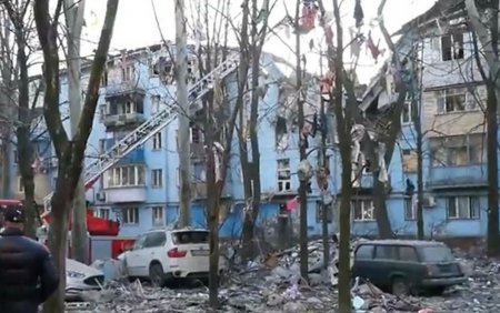 Rusii au <span style='background:#EDF514'>BOMBARDAT</span> din nou infrastructura civila in Ucraina. O racheta a lovit un bloc din Zaporojie