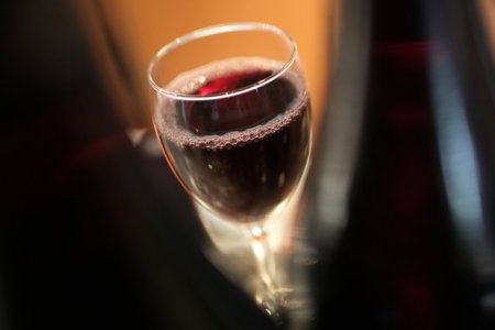 Un roman consuma, in medie, 2 litri de vin pe luna. Campioni sunt portughezii cu mai bine de 4 litri