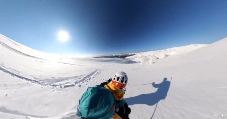 Snowkiting in <span style='background:#EDF514'>BUCEGI</span>. Cum puteti practica acest spectaculos sport de iarna VIDEO
