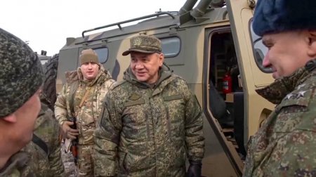 <span style='background:#EDF514'>CAPII</span> armate ruse ies din vizuina: Ministrul Apararii a vizitat trupele din Ucraina