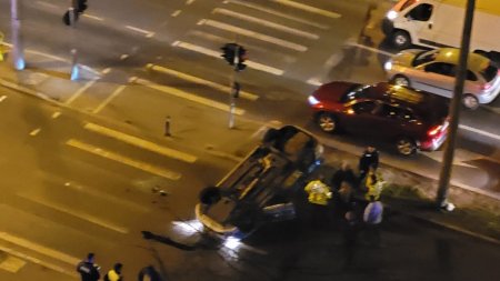 Masina de politie rasturnata in urma unui accident pe bulevardul Pantelimon din Bucuresti