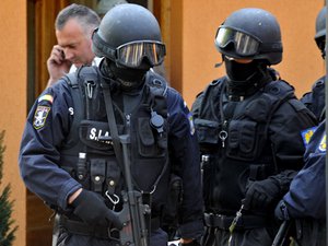 17 mandate europene de arestare, puse in aplicare politistii romani in ultima saptamana