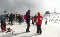 Zi perfecta de iarna la munte. Turistii au schiat inca de la primele ore ale diminetii
