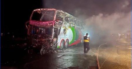 Peru: Cel putin 13 morti intr-un accident de autobuz  VIDEO