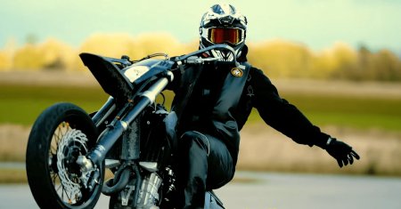 <span style='background:#EDF514'>BLUGI</span> cu airbag-uri pentru motociclisti. Cum arata si cat costa