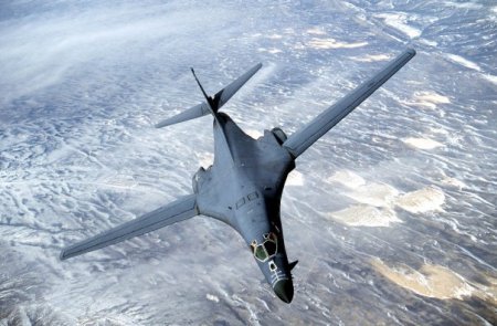 Statele Unite au utilizat un <span style='background:#EDF514'>BOMBARDIER</span> strategic la un exercitiu aerian din Coreea de Sud