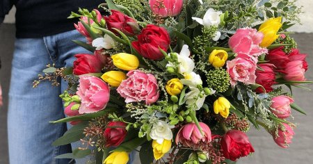 Florile pe care sa nu i le oferi niciodata unei femei, de 8 Martie. Cele mai proaste alegeri