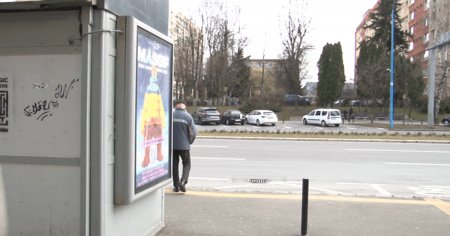 Jurnalista <span style='background:#EDF514'>ATACATA</span> in plina zi de un aurolac, la Brasov. Ce spun locatarii din zona