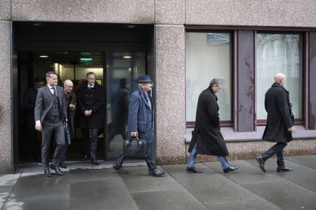 Patru bancheri sunt judecati in Elvetia in procesul transferurilor de zeci de milioane de euro prin conturile violoncelistului lui Putin
