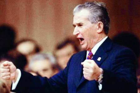 Ion Cristoiu: Liderii PCR faceau zid in jurul lui Nicolae Ceausescu. La fel fac zid in jurul lui Klaus Iohannis si liderii PNL