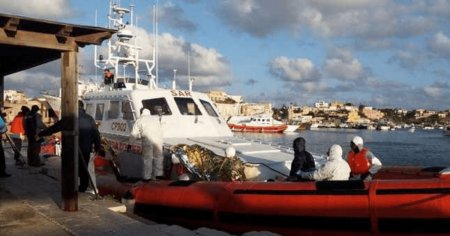 Un nou naufragiu cu migranti pe Mediterana. 14 persoane au murit si alti 54 de migranti au fost salvati in largul Tunisiei
