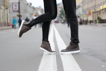 Cum ingrijim corect pantofii din piele? 4 <span style='background:#EDF514'>METODE</span> care vor prelungi viata perechii tale preferate