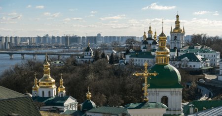 Kievul a ordonat Bisericii Ortodoxe Ucrainene sa paraseasca un complex <span style='background:#EDF514'>MANASTIRE</span>sc ucrainean