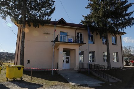 Cum explica firma care a renovat o scoala din Gorj ca imobilul trebuie demolat dupa cutremurele din Oltenia