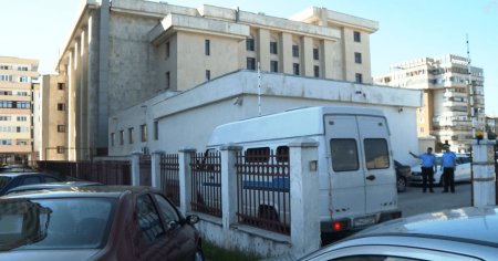 Fosta sefa de Resurse Umane de la Spitalul din Ploiesti, condamnata pentru <span style='background:#EDF514'>LUARE DE MITA</span>