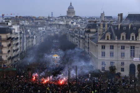 O noua zi de proteste in Franta impotriva reformei lui Macron de a creste varsta de pensionare