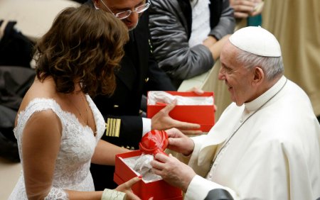 Papa Francisc: Femeia este principalul deseu