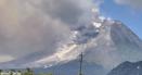 Vulcanul Merapi din Indonezia a erupt! Nori de foc si cenusa au acoperit satele din jur