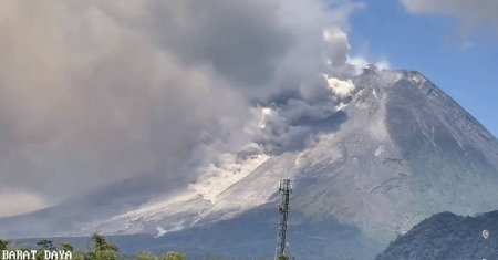 <span style='background:#EDF514'>VULCAN</span>ul Merapi din Indonezia a erupt! Nori de foc si cenusa au acoperit satele din jur